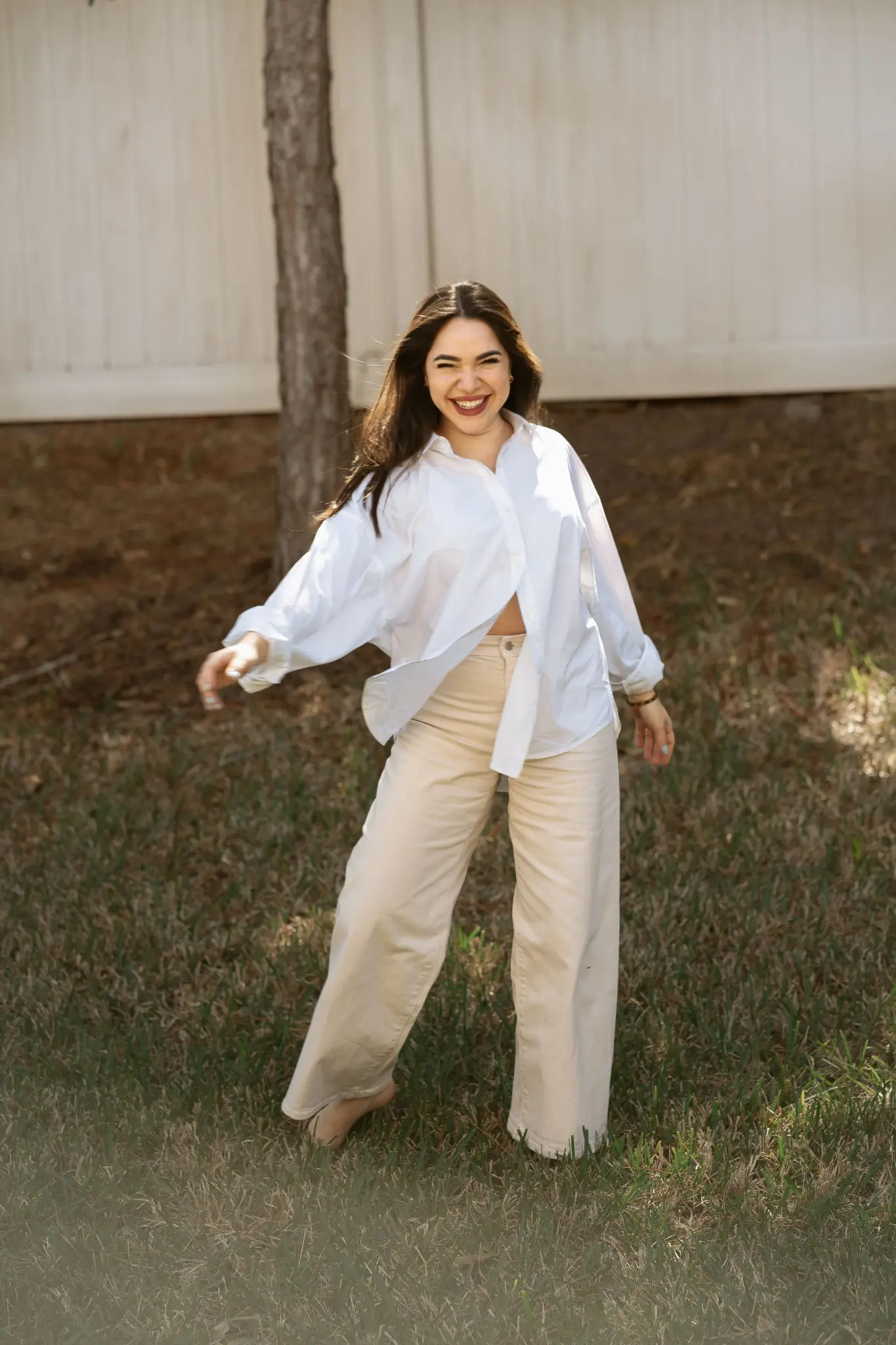 Dani Torres caminando al aire libre